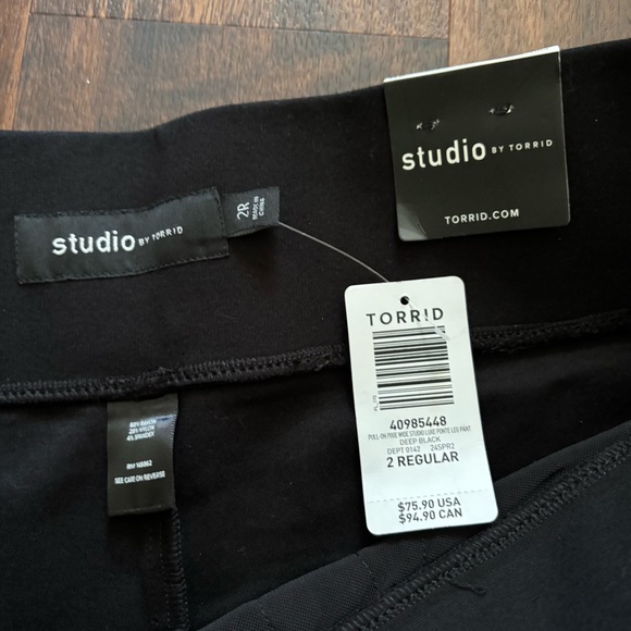Torrid pull-on pocket pixie wide leg black size 2R nwt - Picture 5 of 7